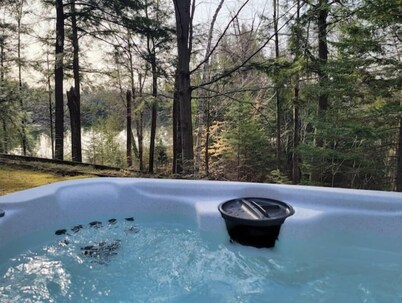 Waterfront Peninsula Escape Cabin