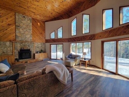 Waterfront Peninsula Escape Cabin