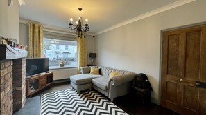 Living area - Charming 3 bedroom house with a warmth character (Glynneath)