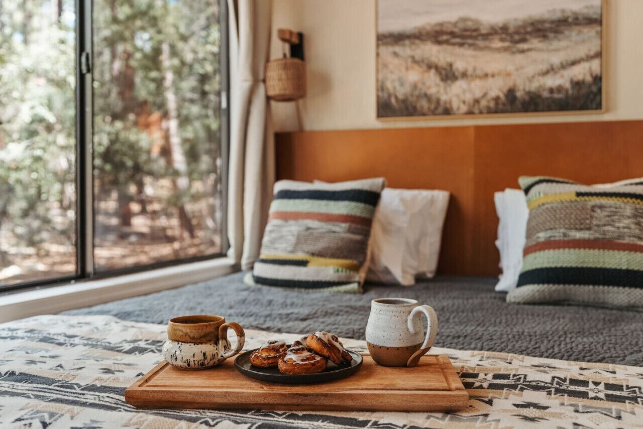 4 bedrooms, desk, WiFi (free), bed sheets
