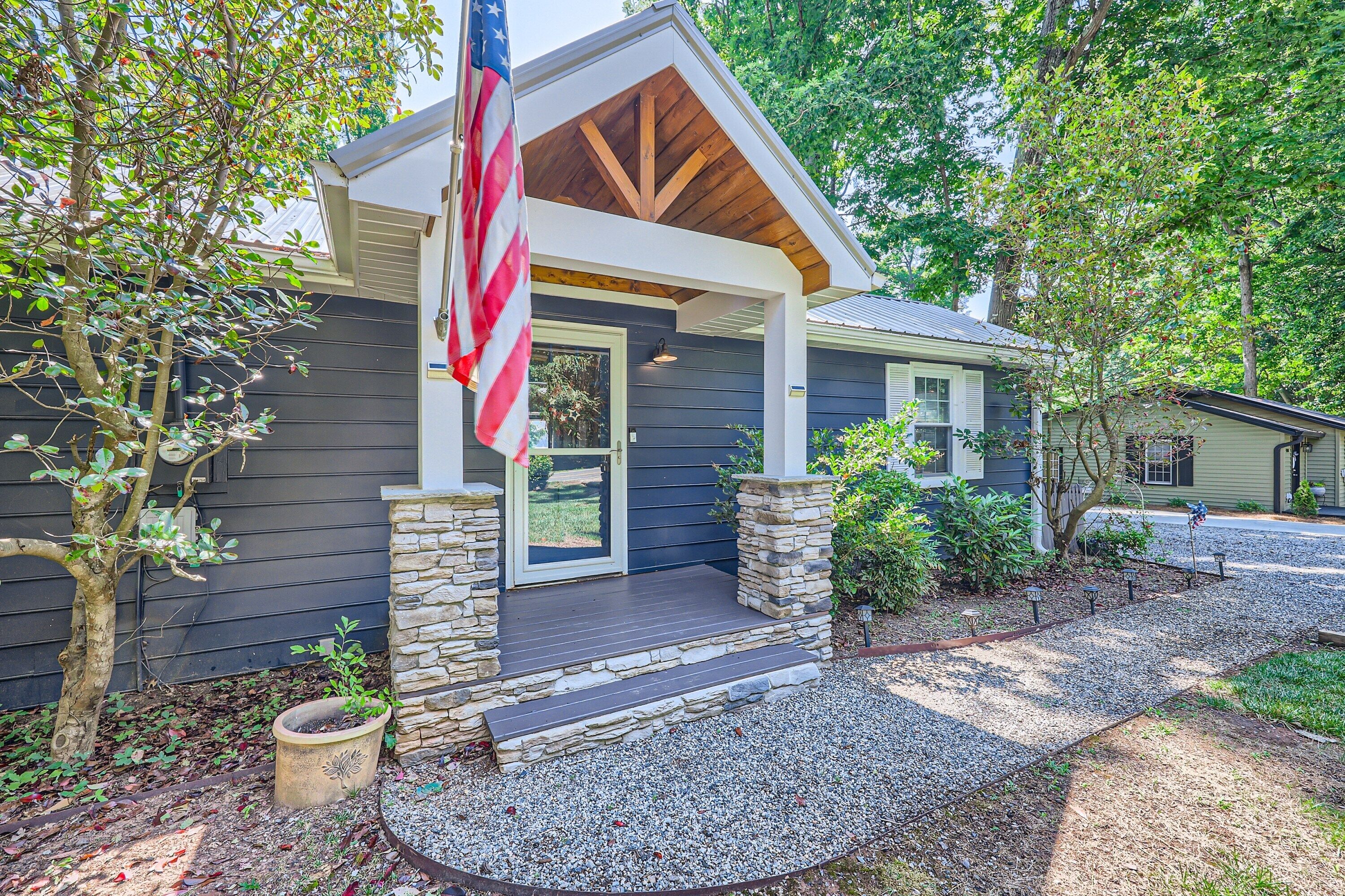 New to VRBO! Charming lakefront cottage with great views!