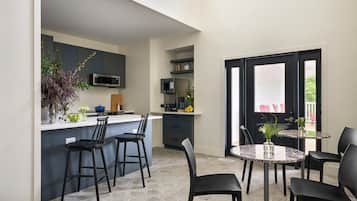 Full-sized fridge, microwave, oven, dishwasher
