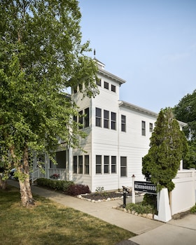 The Neighborhood Hotel-New Buffalo