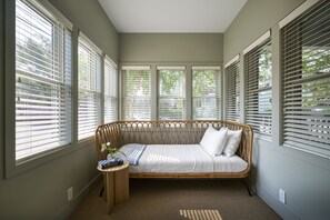 Egyptian cotton sheets, premium bedding, memory-foam beds - The Neighborhood Hotel-New Buffalo (New Buffalo)