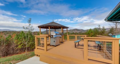 Private Saltwater Pool: Mtn-View Copperhill Home