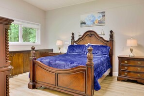 3 Schlafzimmer, Schreibtisch, Bügeleisen/Bügelbrett, Reisekinderbett