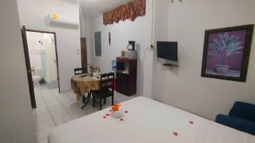 1 bedroom, in-room safe, iron/ironing board, free WiFi