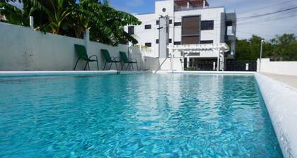Waterside Sea View 2-BR Apt for 6 w Balcony & Pool