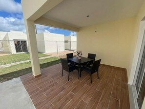 屋外ダイニングエリア