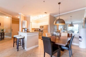 Dining - Ground Floor 2bed 2 bath Family Getaway on old Tampa Bay (Clearwater)