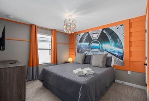 3 bedrooms, desk, iron/ironing board, WiFi - Themed rooms - gated community (Kissimmee)