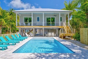 Outdoor pool - P04 - Spectacular 6 bedroom, 6 bath home is a rare beach front beauty! (Marathon)