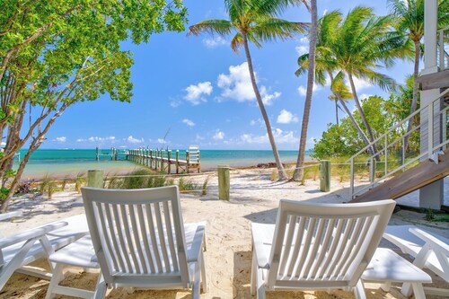 P04 - Spectacular 6 bedroom, 6 bath home is a rare beach front beauty!