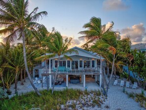Exterior - P04 - Spectacular 6 bedroom, 6 bath home is a rare beach front beauty! (Marathon)