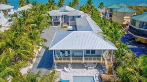 A resort with multiple buildings, a pool, and a view of the ocean. - P04 - Beach Front Estate with Pool and 6 bedrooms (Marathon)