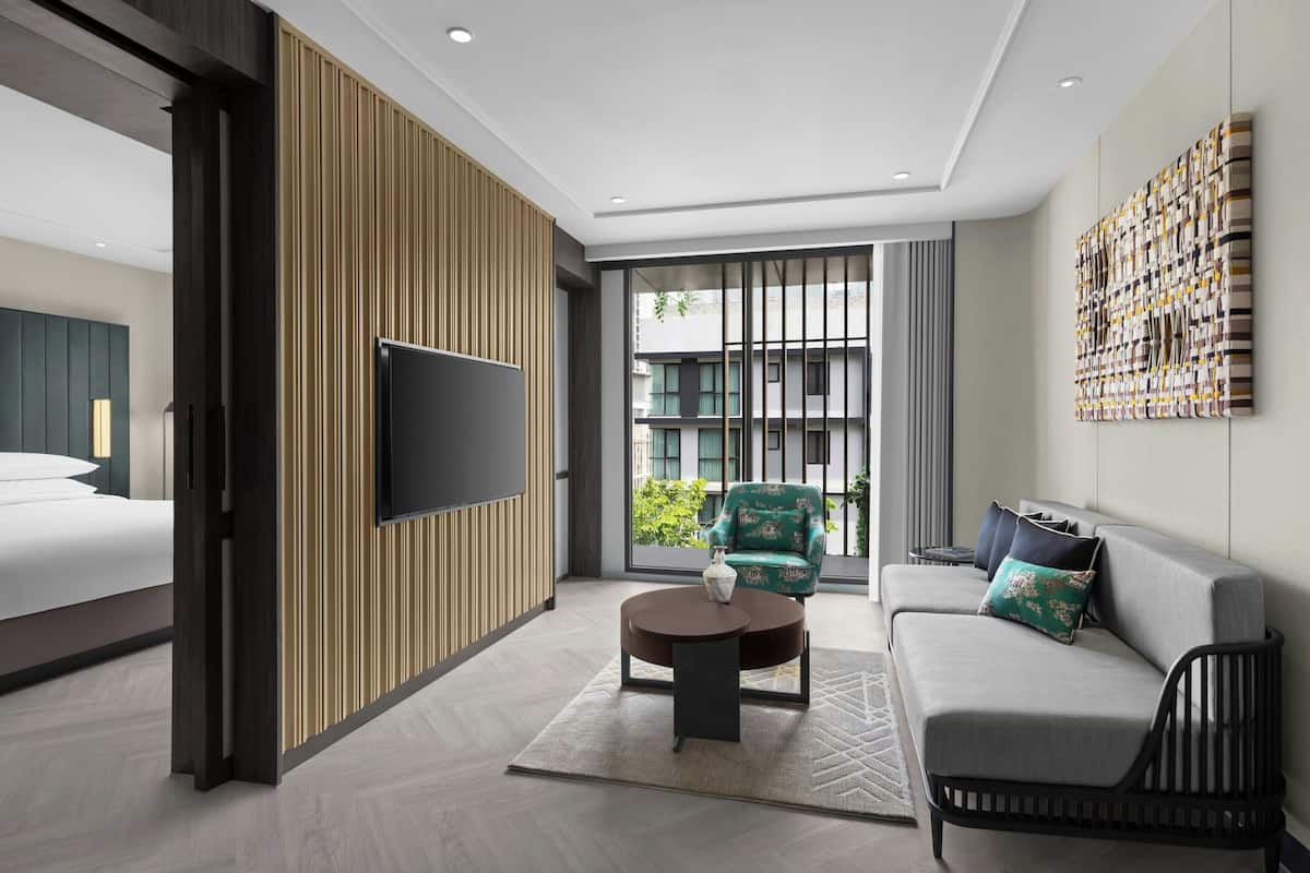 Suite, 1 King Bed
