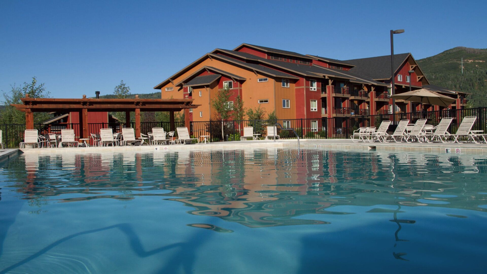 Piscine couverte, piscine extérieure