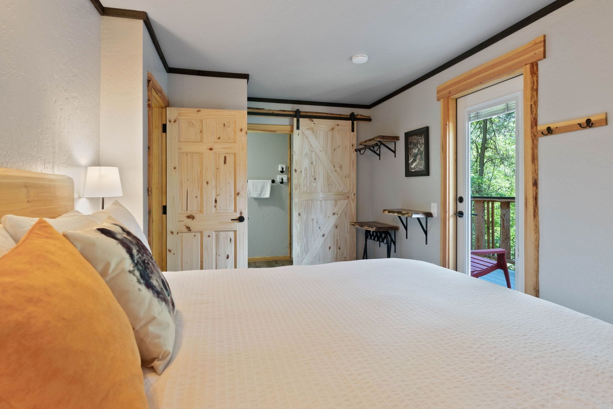 Lake Village Lodge Suite #6 | Free WiFi, bed sheets