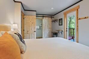 Lake Village Lodge Suite #6 | Free WiFi, bed sheets - Lake Village Lodge (Coeur d'Alene)