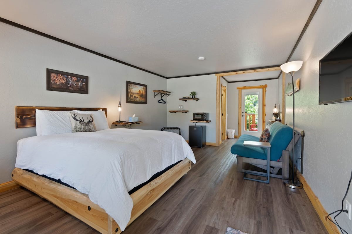 Lake Village Lodge Room #2