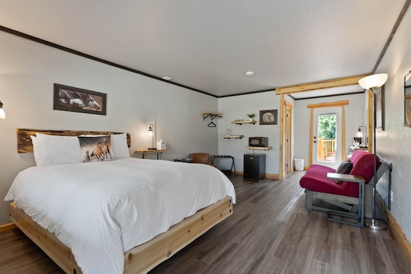 Lake Village Lodge Room #1 | Free WiFi, bed sheets