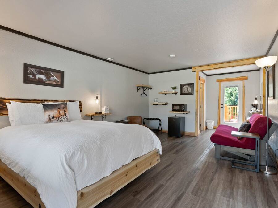 Lake Village Lodge Room #1 | Gratis wi-fi och sängkläder