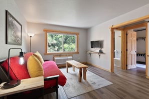 Lake Village Lodge Suite #6 | Free WiFi, bed sheets