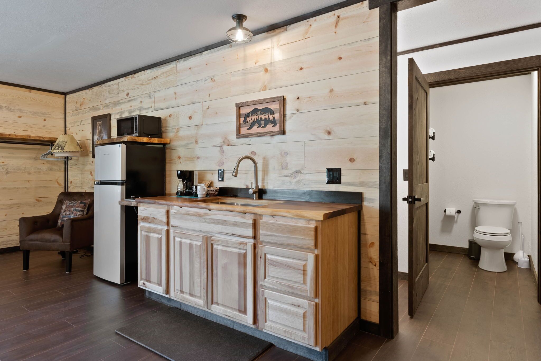 Lake Village Lodge Suite #9 | 免費無線上網、床單