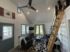 Smart TV, books - Beachfront Cottage Perfect for Family Getaways w/beach firepit, dock. (Killaloe)