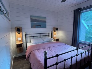 2 室のベッドルーム、旅行用ベビーベッド、WiFi (無料)、ベッドシーツ