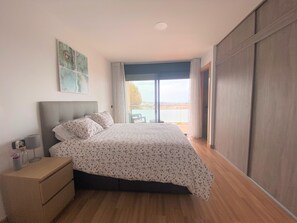 4 bedrooms, in-room safe, iron/ironing board, free WiFi - House near the beach with amazing sea views
FROM SATURDAY TO SATURDAY (Segur de Calafell)