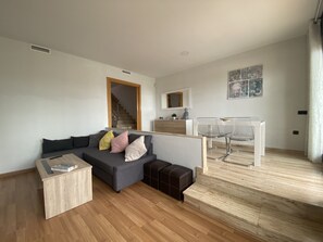 Smart TV - House near the beach with amazing sea views
FROM SATURDAY TO SATURDAY (Segur de Calafell)