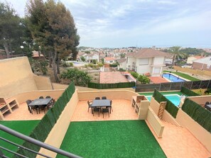 Outdoor dining - House near the beach with amazing sea views
FROM SATURDAY TO SATURDAY (Segur de Calafell)