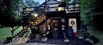 Country Escape Next DOOR Rental - Sleeps 6 - Stay upstairs in the trees