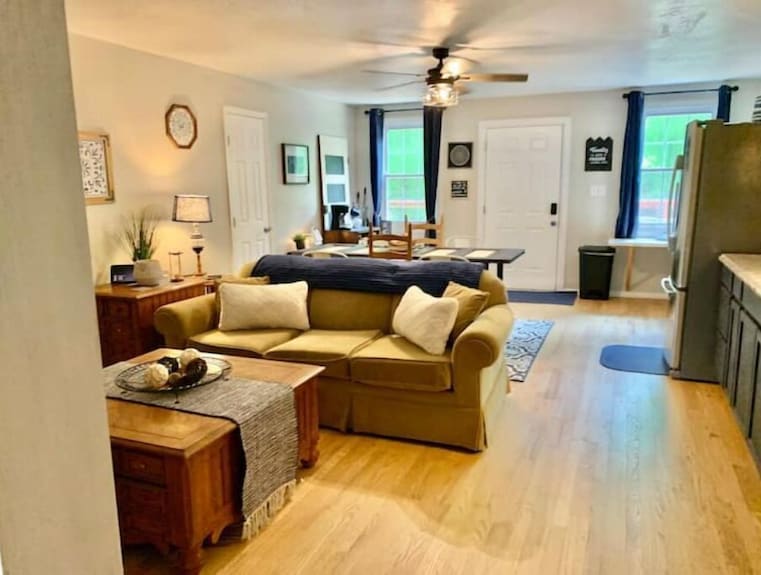 Country Escape Next Door Rental - Sleeps 6 - Stay Upstairs In The Trees - Chesapeake, VA