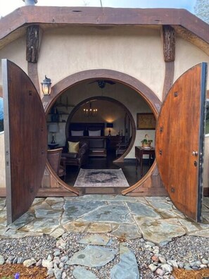 Exterior - Romantic Hobbit Hole and Second Breakfast (Bella Vista)