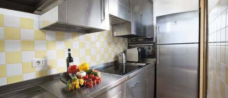 Fridge, microwave, oven, stovetop