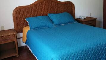 Standard Room | Desk, soundproofing, iron/ironing board, free WiFi