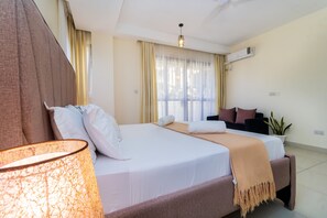 3 bedrooms, in-room safe, iron/ironing board, free WiFi