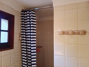 Dusche, Handtücher, Toilettenpapier