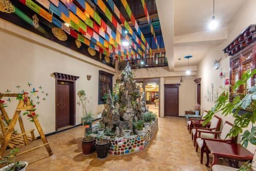 Shangri-La Near Ancient Building Inn