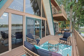 Outdoor dining - Lakefront A-Frame: Private Beach, Fire Pit, Kayaks, Paddleboards, & Boat Slip (Decatur)