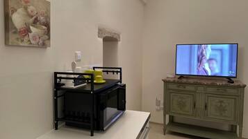 Frigorifero, forno, piano cottura, bollitore elettrico