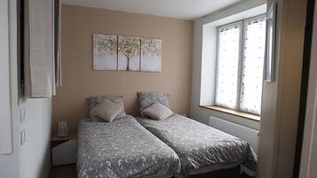 2 bedrooms, WiFi, bed sheets