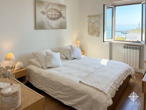 Panoramic Apartment | 2 bedrooms, soundproofing, iron/ironing board, free WiFi - Infinito - Attico sul Mare (Vieste)