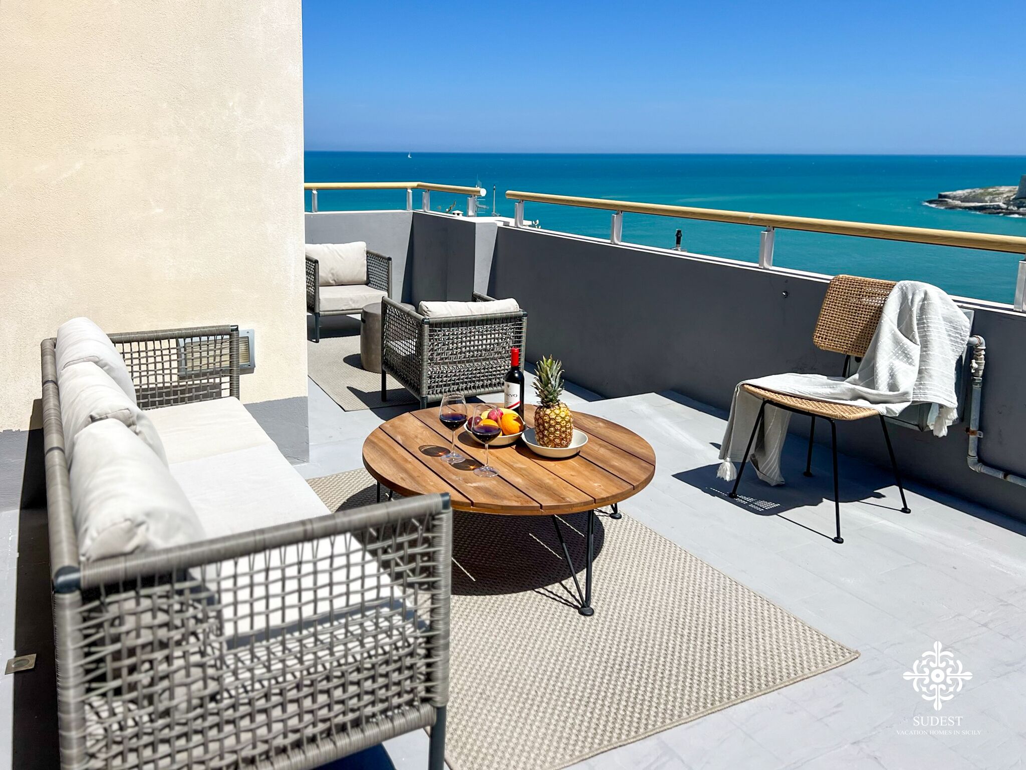 Căn hộ có tầm nhìn toàn cảnh | Hiên