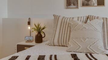 3 間睡房、熨斗/熨衫板