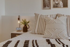 3 chambres, fer et planche à repasser