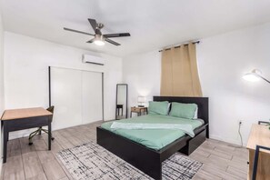 1 habitación, tabla de planchar con plancha, wifi gratis y ropa de cama 