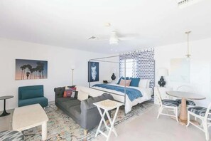 TV - The Lodge on 17th (Phoenix)